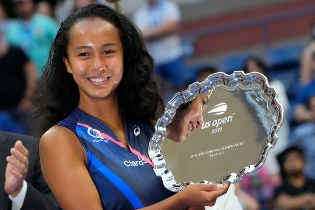 坚如磐石的 坚如磐石的